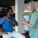 Primeira Consulta com o Fisioterapeuta: O Que Informar Quando se Tem Dor Crônica?